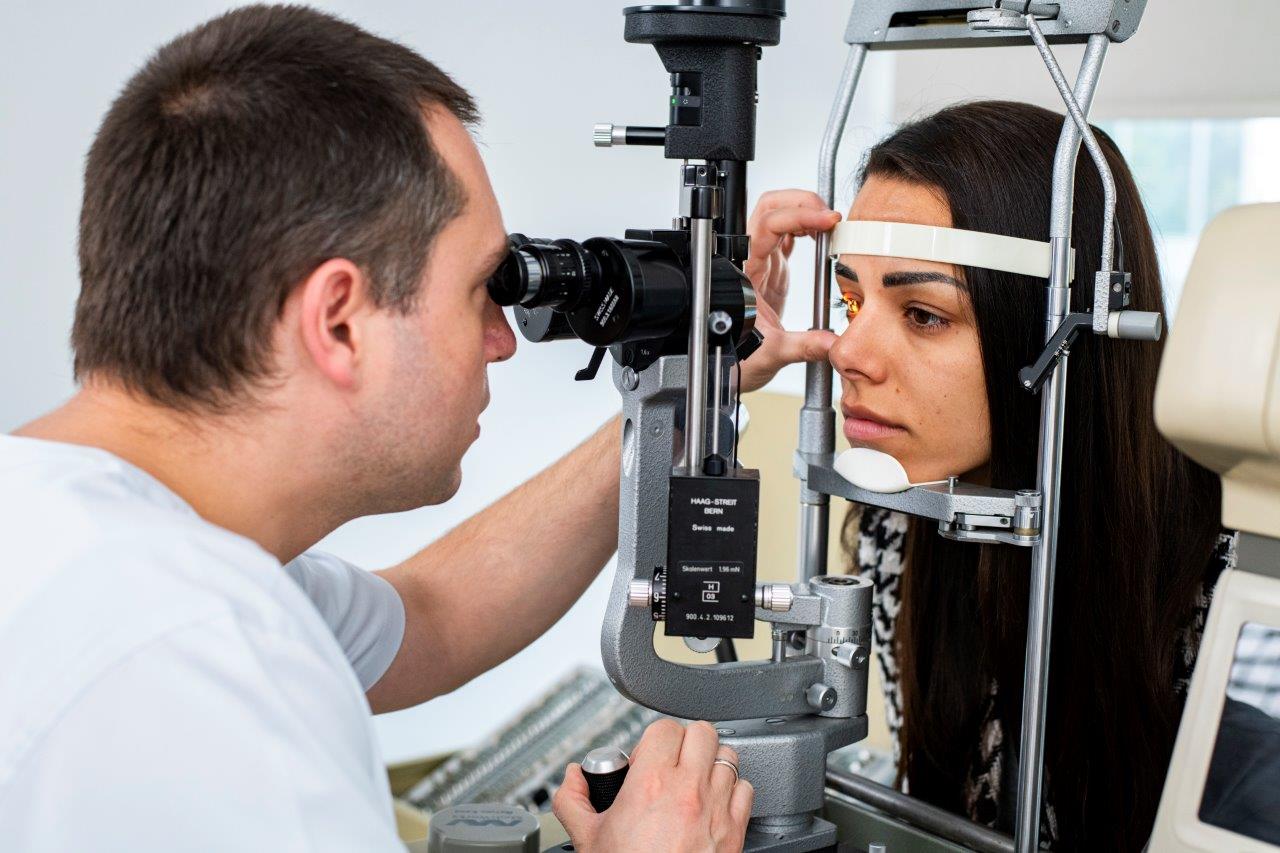 Detailed slit-lamp examination of the eye